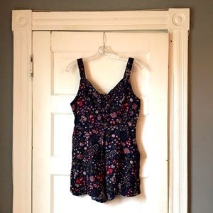 Floral romper with pockets and tie detailing